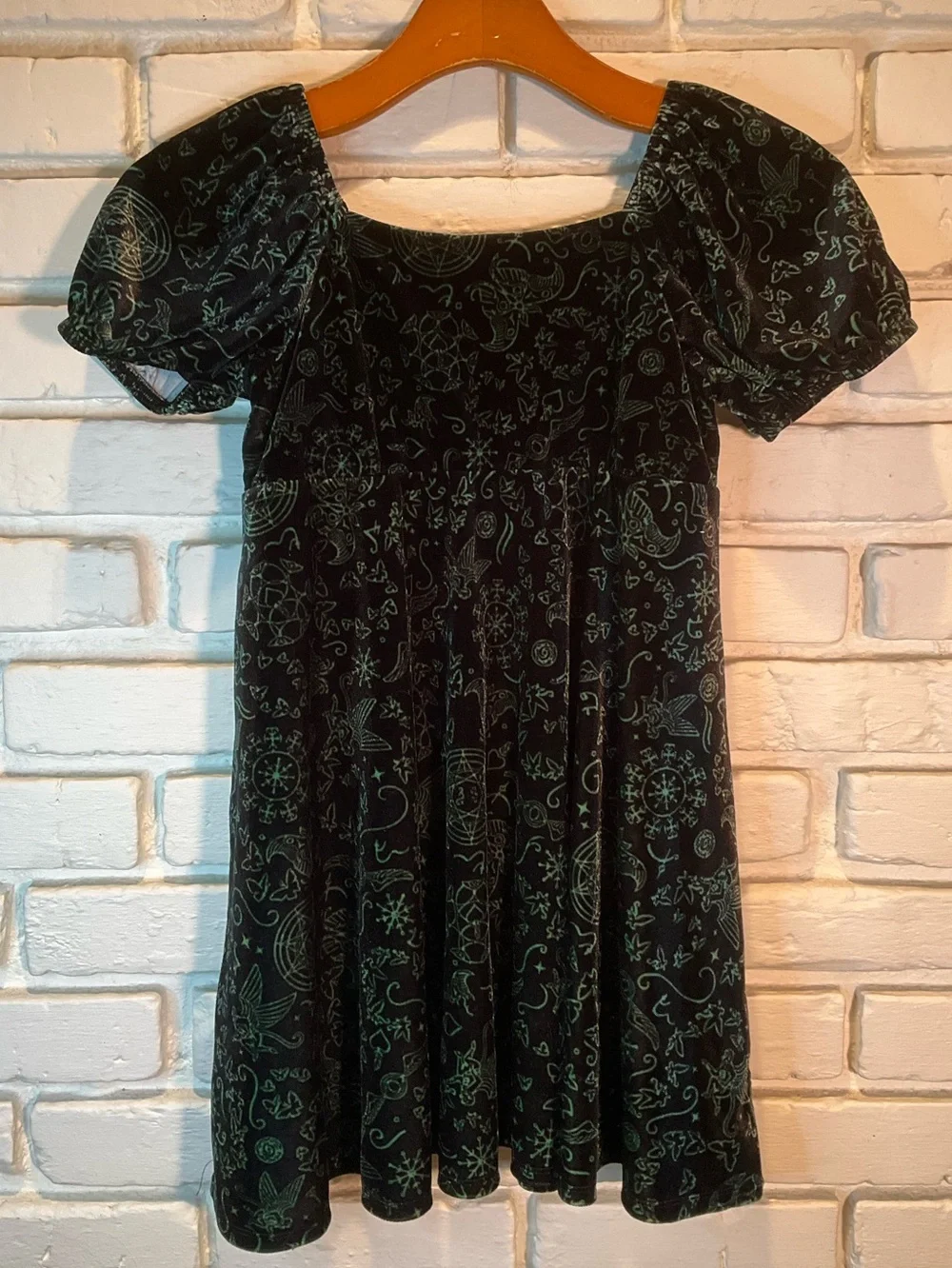 Wicked Universal Studios Black Green velour dress M/8
